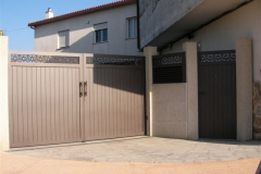 Puerta de aluminio soldada en forja